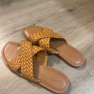 Naturalizer Women's Tan Woven Sandals
